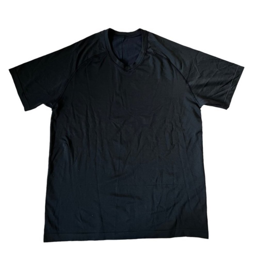 Lululemon Men's Black Tshirt